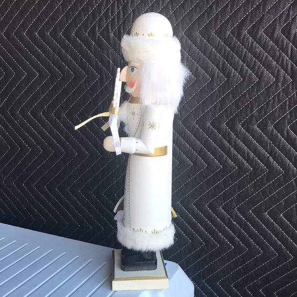 Nutcracker Snowflake Holiday Decor - Picture 5 of 13